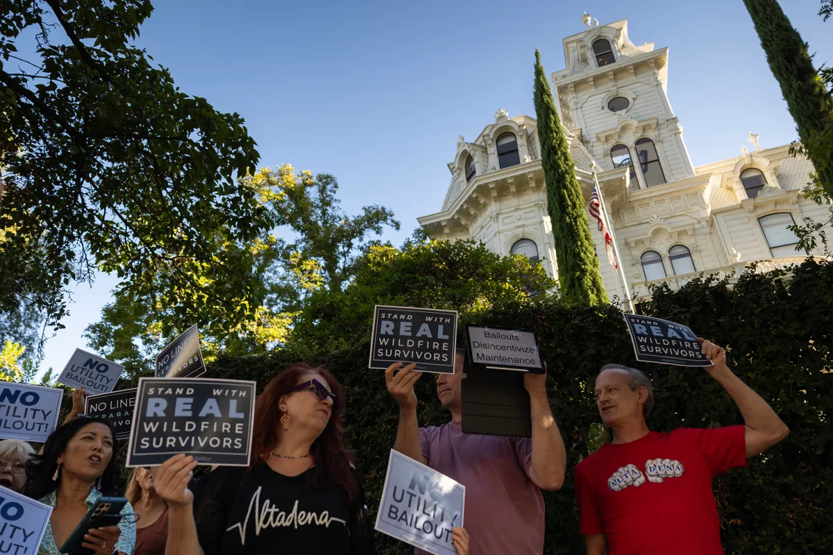 Legisladores de California rechazan partes clave del plan de Newsom para combatir los incendios forestales